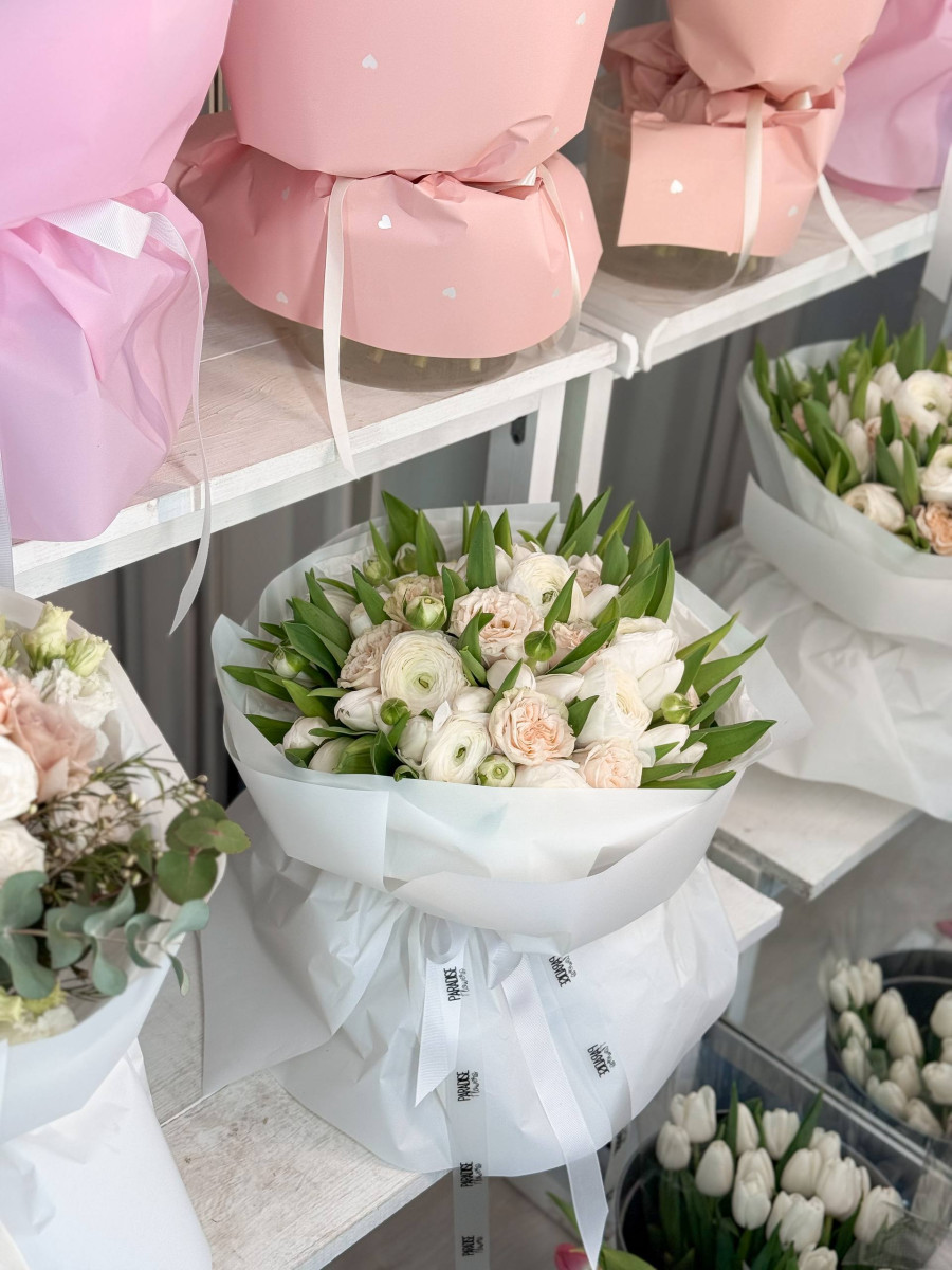 Flower Bouquet «White Ranunculus Serenity»