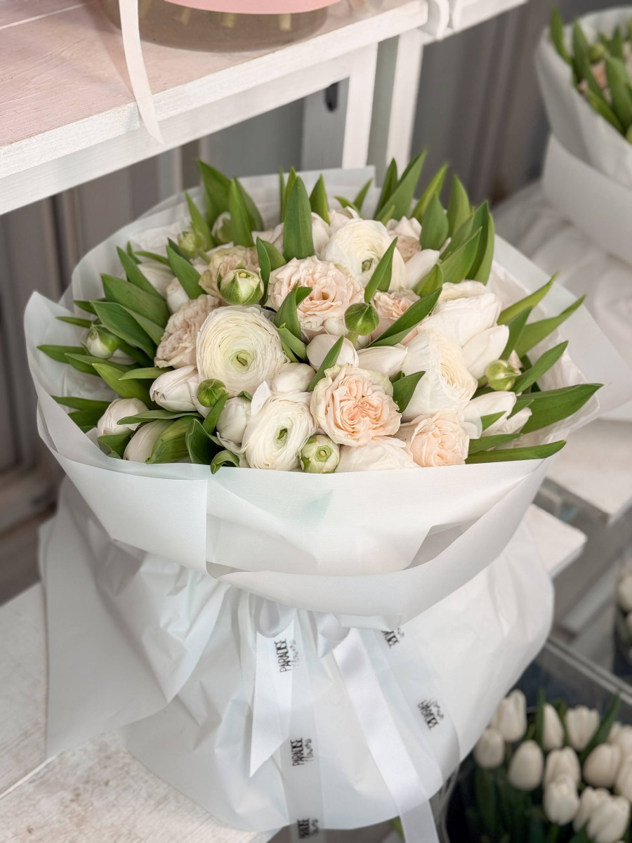 Flower Bouquet «White Ranunculus Serenity»