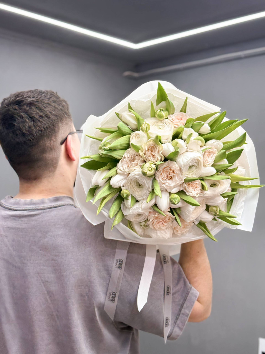 Flower Bouquet «White Ranunculus Serenity»