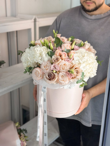 Flower box «Breath of Tenderness»