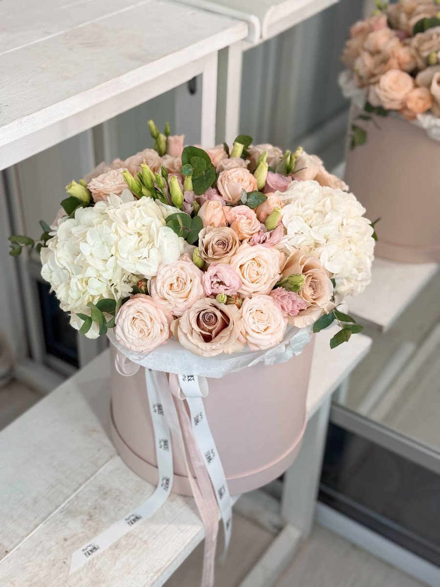 Flower box «Breath of Tenderness»