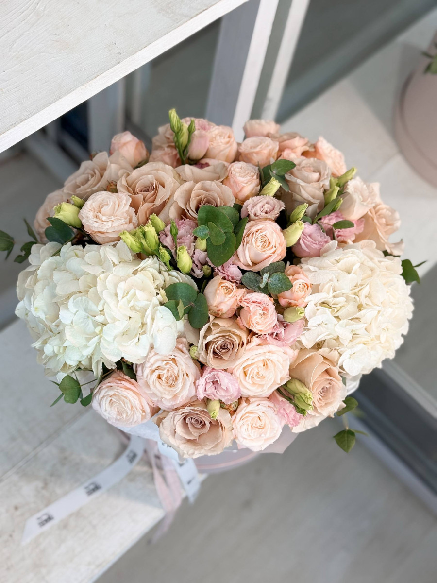 Flower box «Breath of Tenderness»